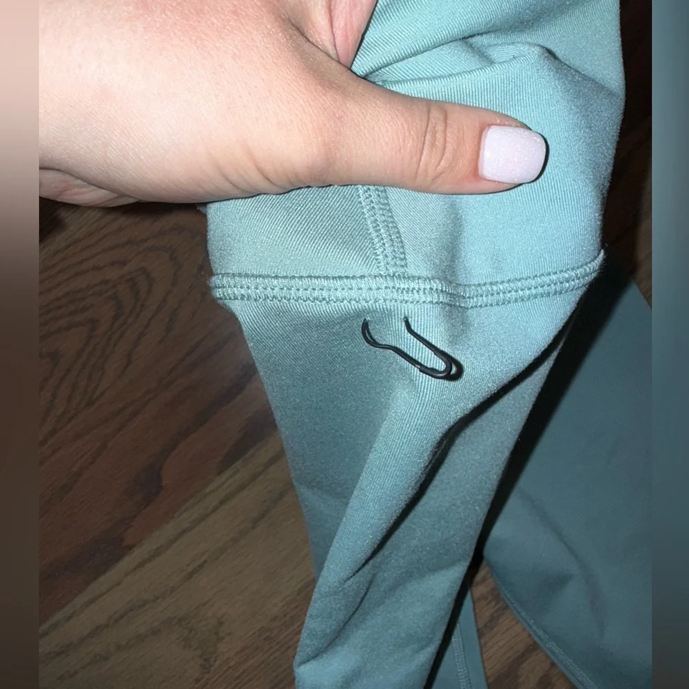Alo Yoga High-Waist Airbrush Leggings - Botanic Green - Picture 7 of 12